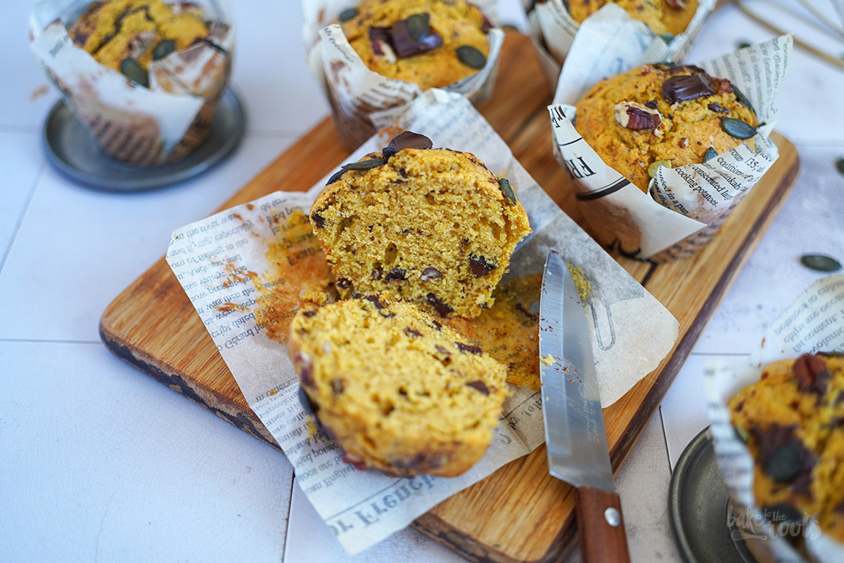 Einfache Muffins mit Kürbis, Schokolade & Pekannüssen | Bake to the roots