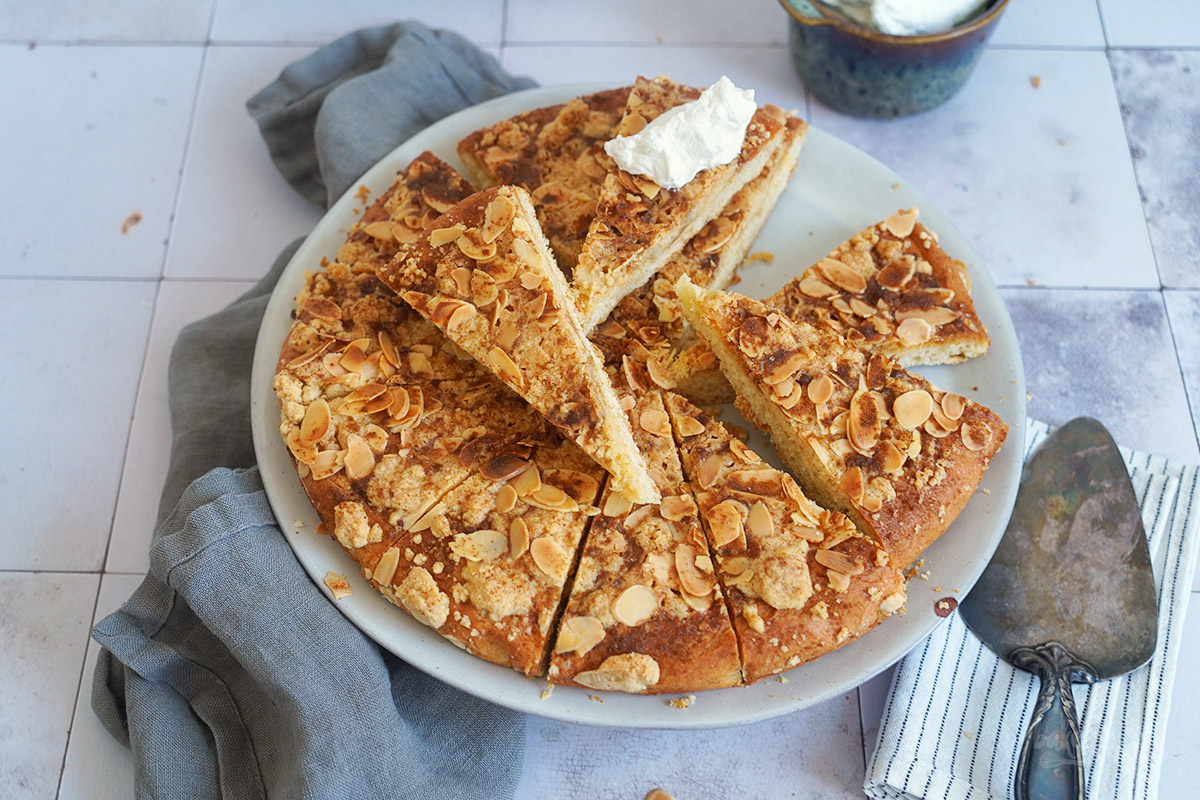 Blitz Butterkuchen mit Streuseln &amp; Mandeln | Bake to the roots | Bake ...