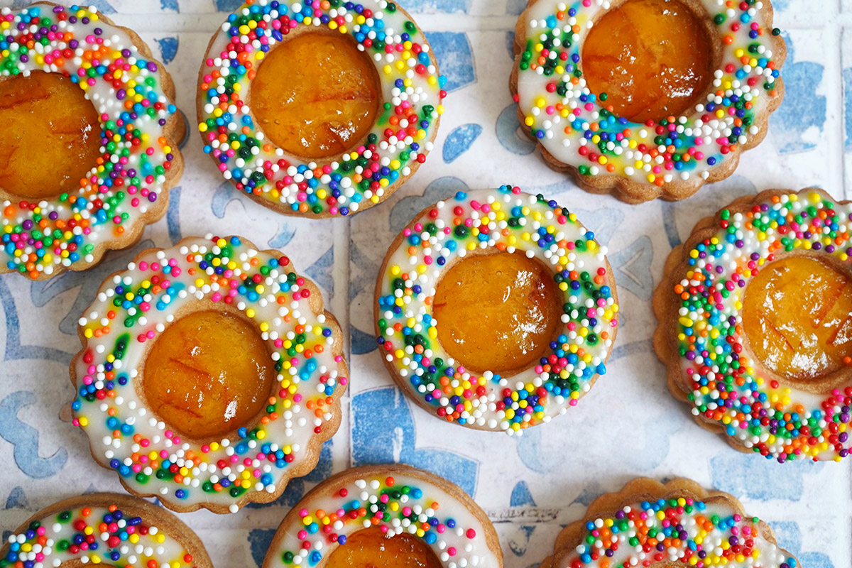 Funfetti Spitzbuben mit Orangenmarmelade | Bake to the roots