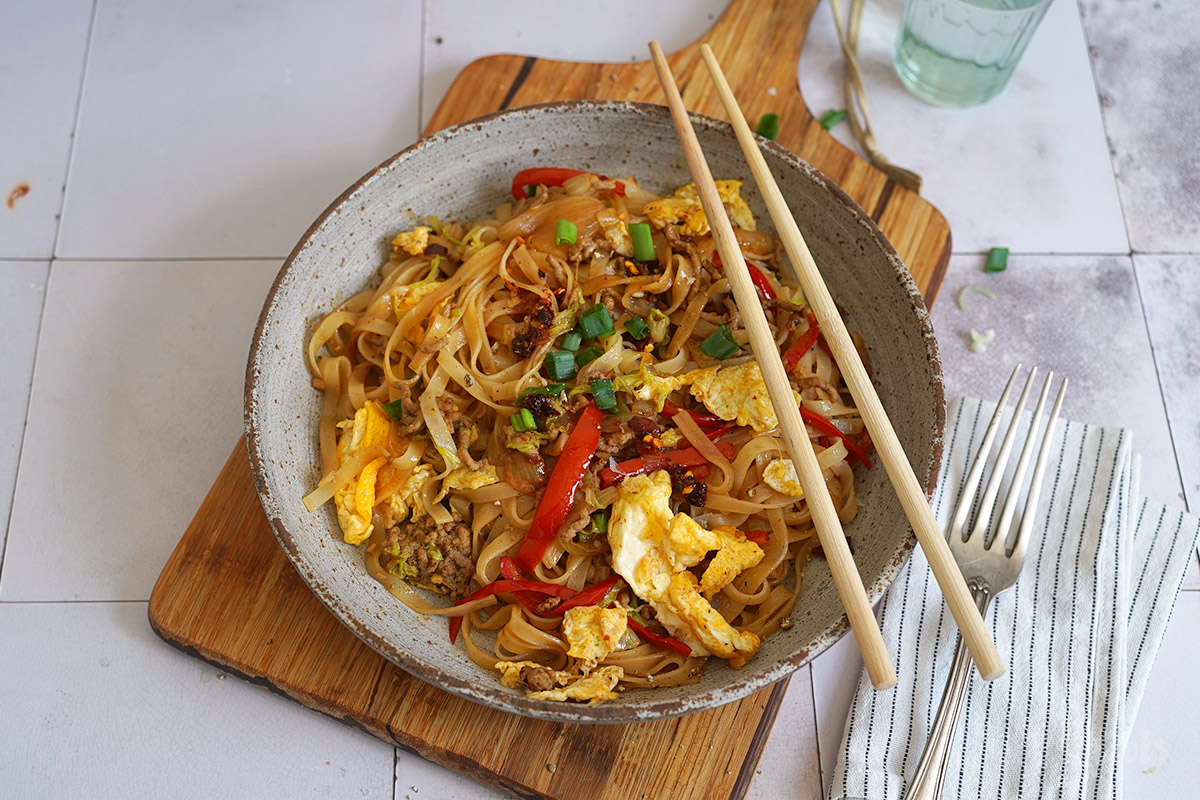 Stir-fry Singapore Noodles with Pork | Bake to the roots