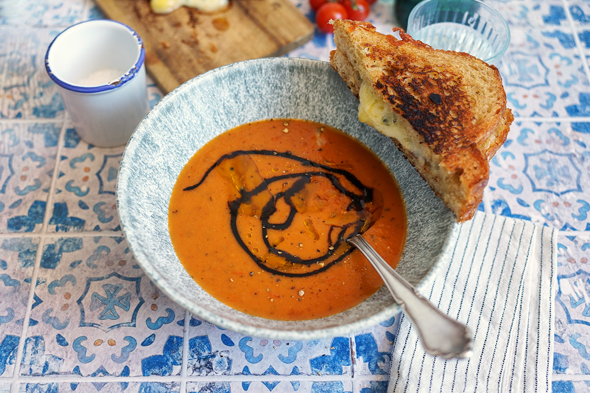 Roasted Tomato & Garlic Soup | Bake to the roots