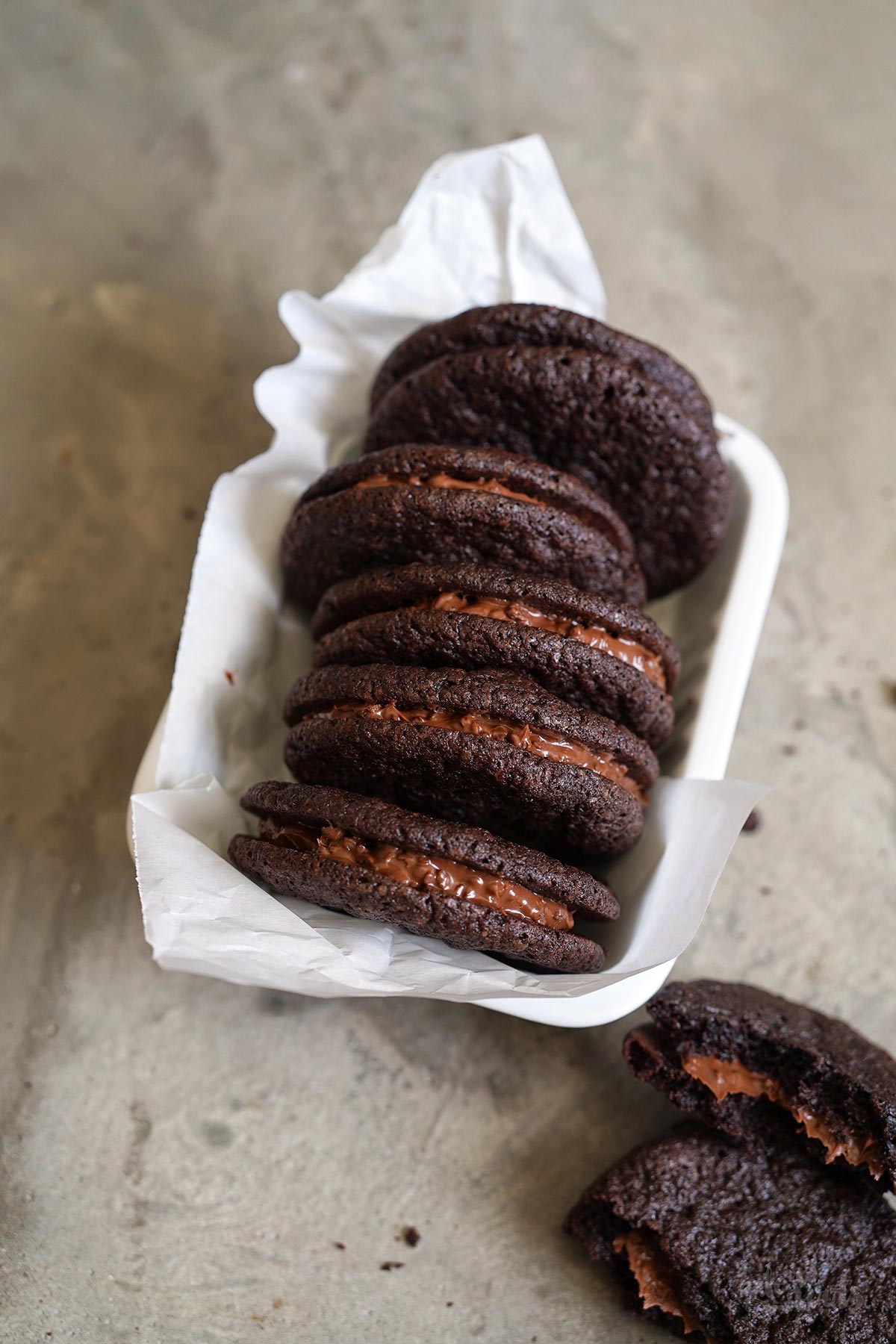 Chocolate Sandwich Cookies mit Ovomaltine | Bake to the roots