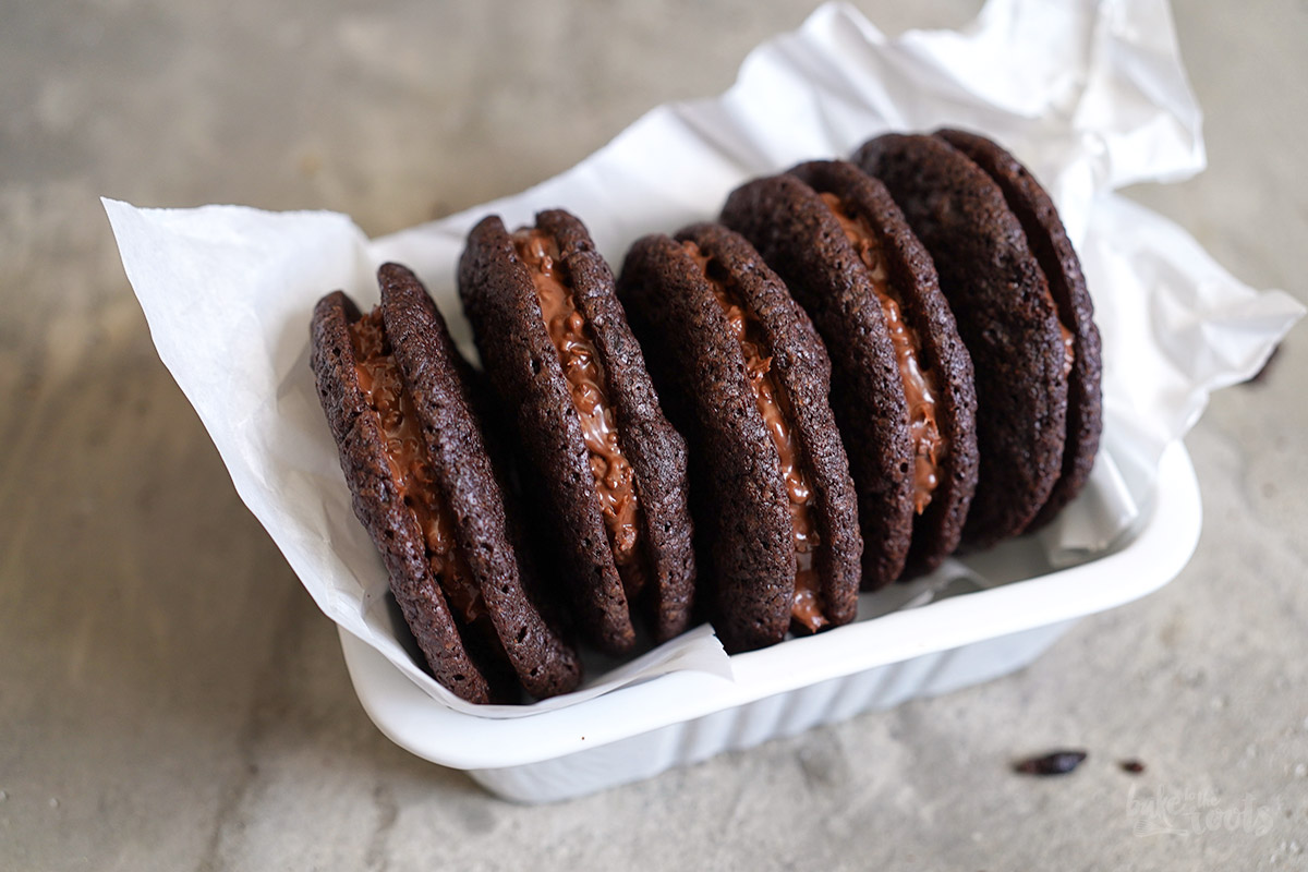 Chocolate Sandwich Cookies mit Ovomaltine | Bake to the roots