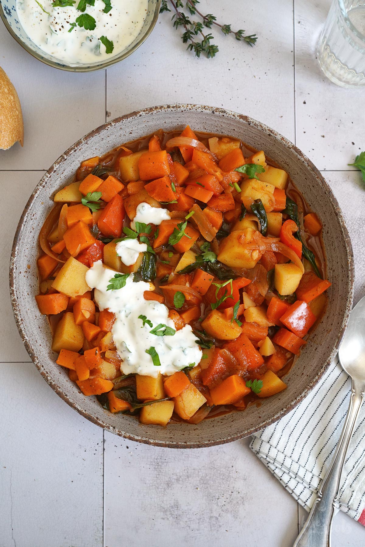 Kartoffel Eintopf mit Karotten & Paprika | Bake to the roots