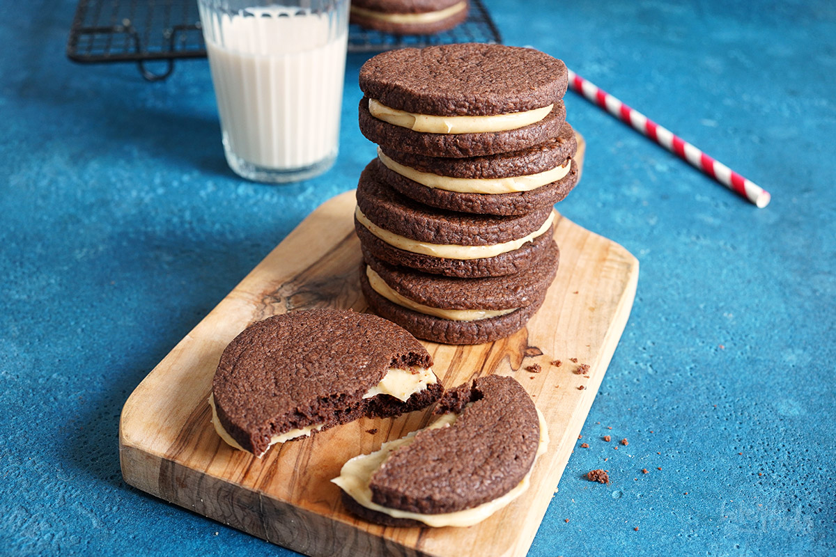 Chocolate Peanut Butter Sandwich Cookies | Bake to the roots