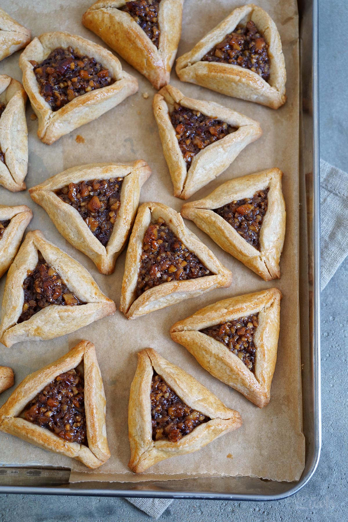 Hamantaschen mit Nussfüllung | Bake to the roots