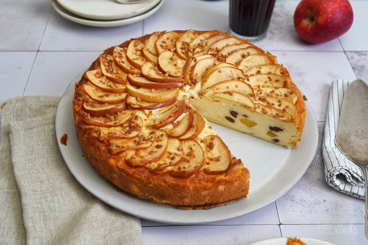 Quark Grieß Apfelkuchen | Bake to the roots