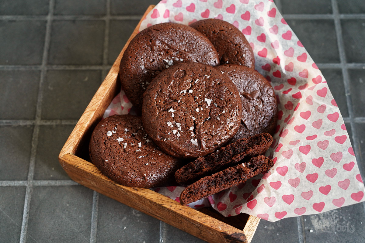 Fudgy Chocolate Cookies | Bake to the roots