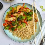Wok Gemüse mit Hühnchen & Reis | Bake to the roots