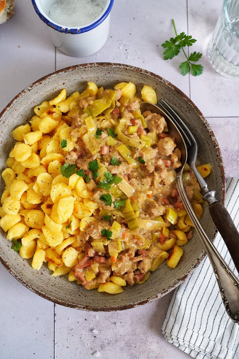 Knöpfle mit Lauch & Hackfleisch | Bake to the roots Knöpfle mit Lauch & Hackfleisch | Bake to the roots