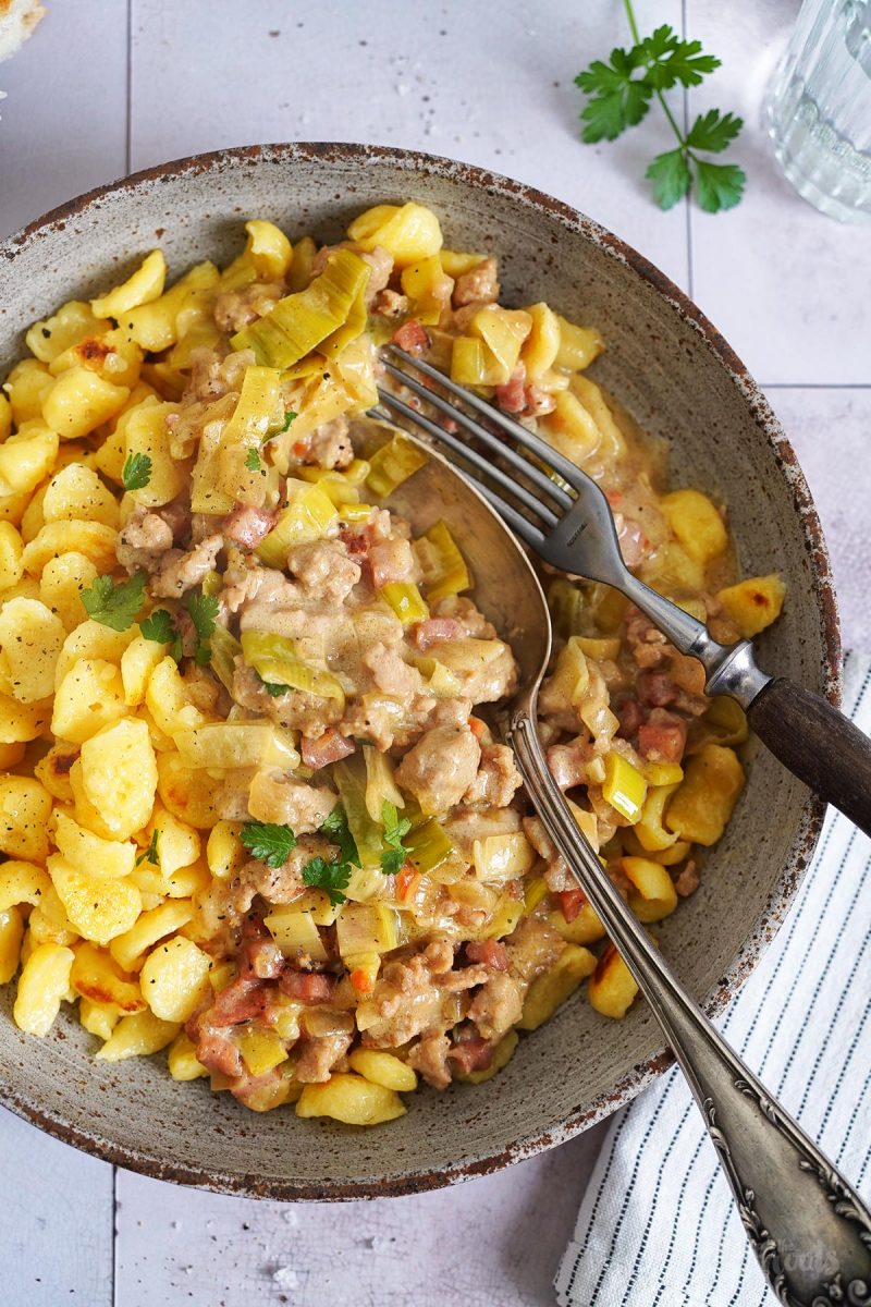 Knöpfle mit Lauch &amp; Hackfleisch | Bake to the roots