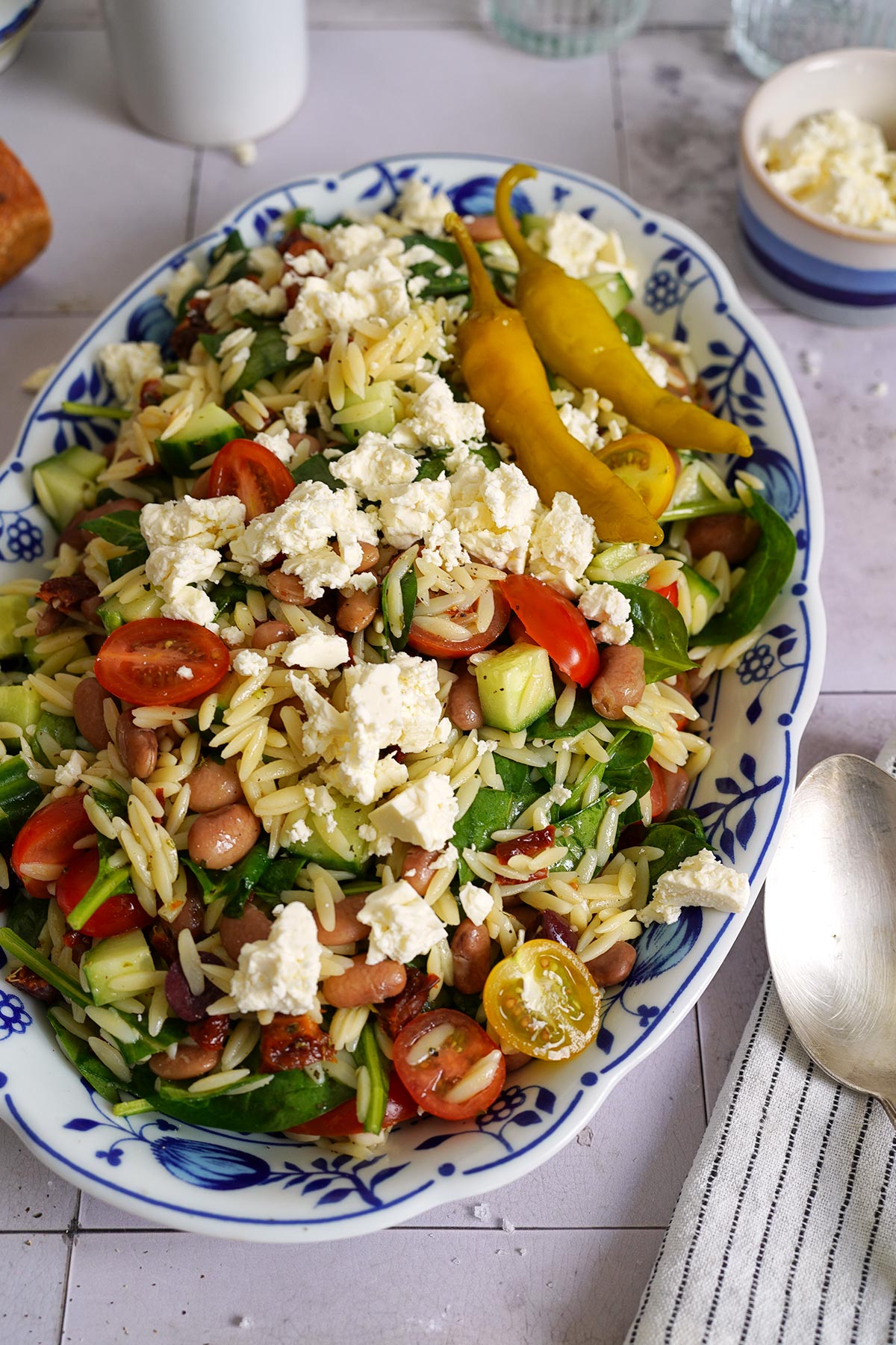 Mediterraner Orzo Pasta Salat | Bake to the roots