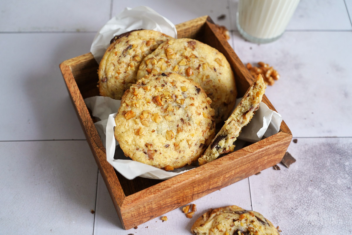 Walnuss Chocolate Chip Cookies | Bake to the roots