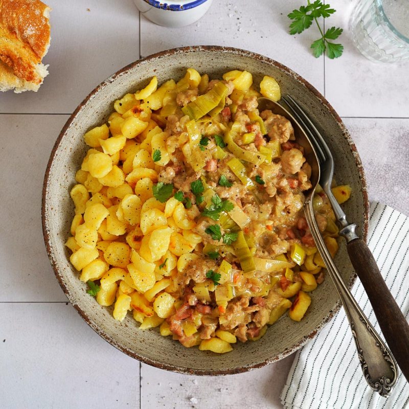 Knöpfle mit Lauch &amp; Hackfleisch | Bake to the roots | Bake to the roots