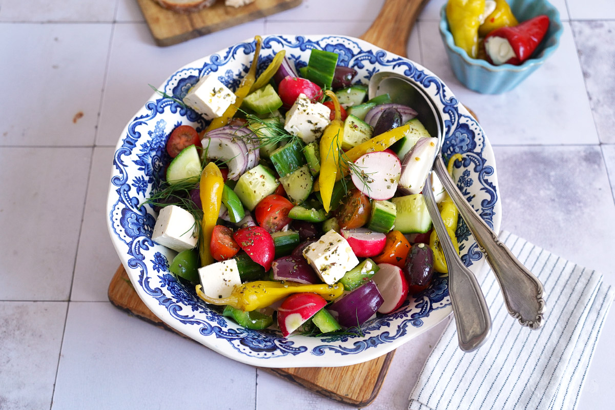 Einfacher Griechischer Bauernsalat | Bake to the roots