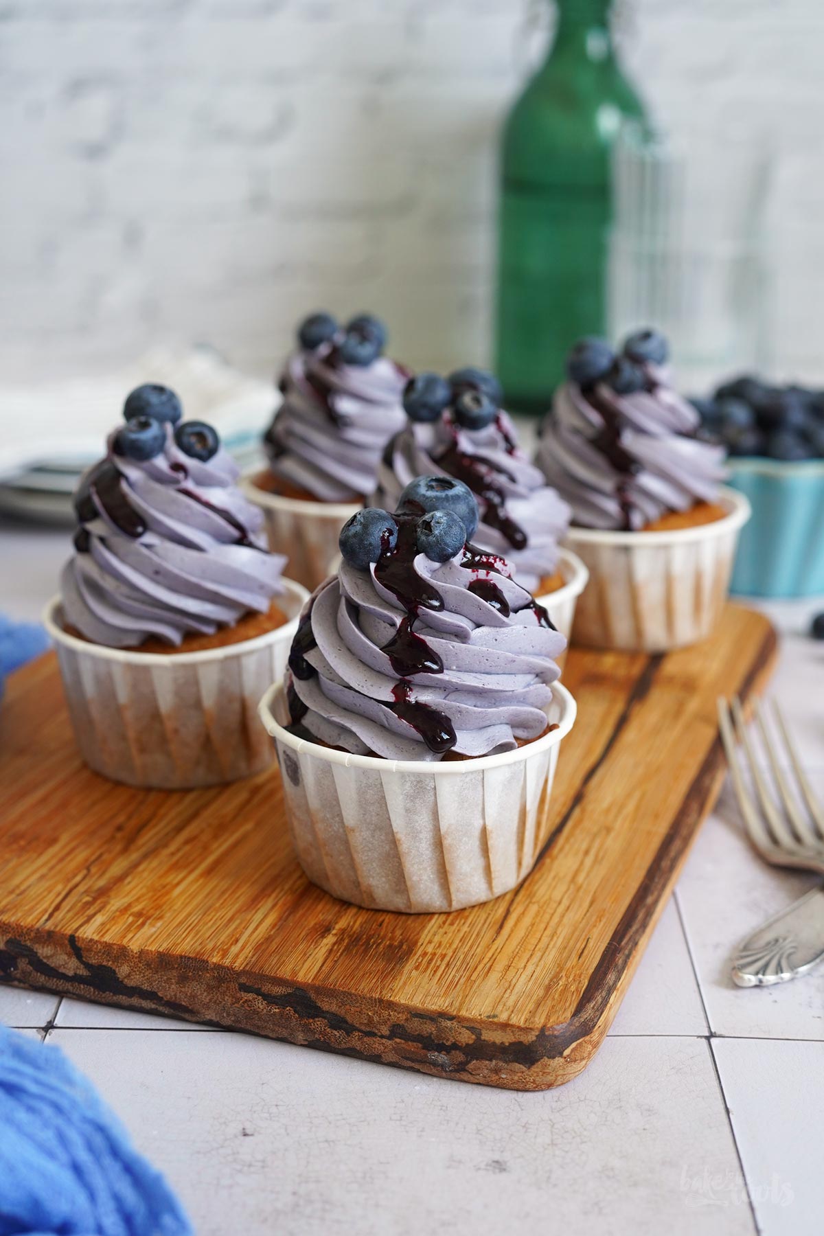 Einfache Blaubeeren Cupcakes | Bake to the roots