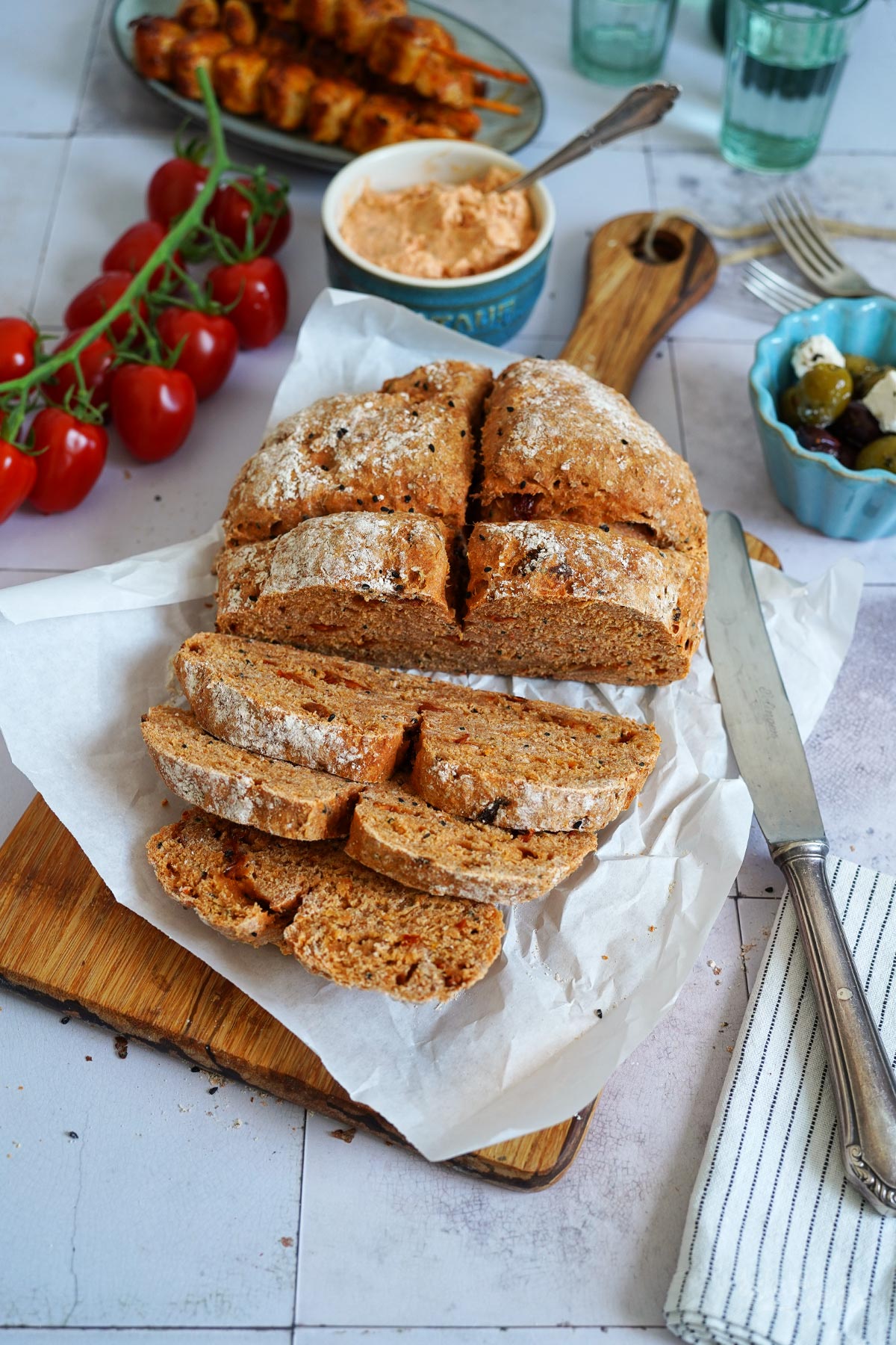 Schnelles Tomaten Soda Bread mit Schwarzkümmel | Bake to the roots