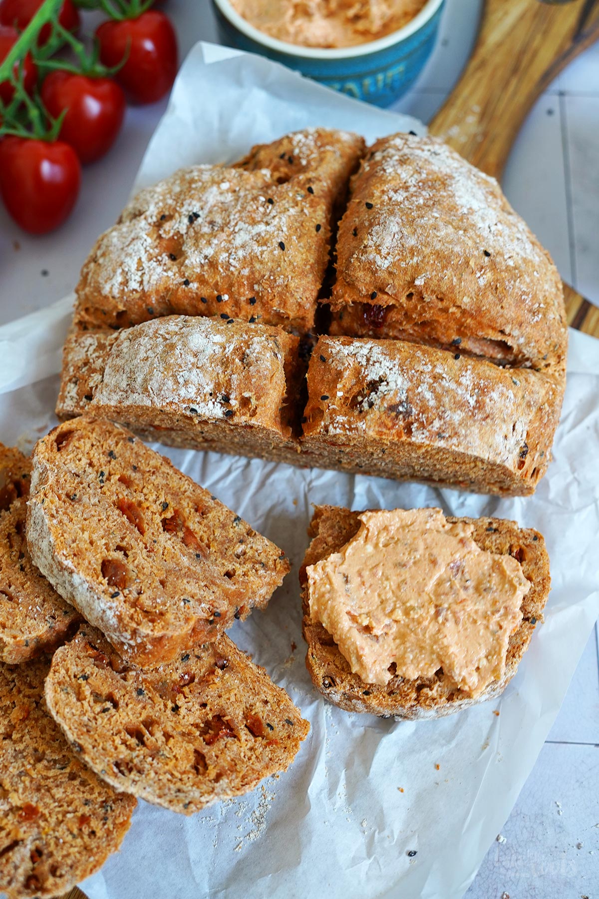 Schnelles Tomaten Soda Bread mit Schwarzkümmel | Bake to the roots