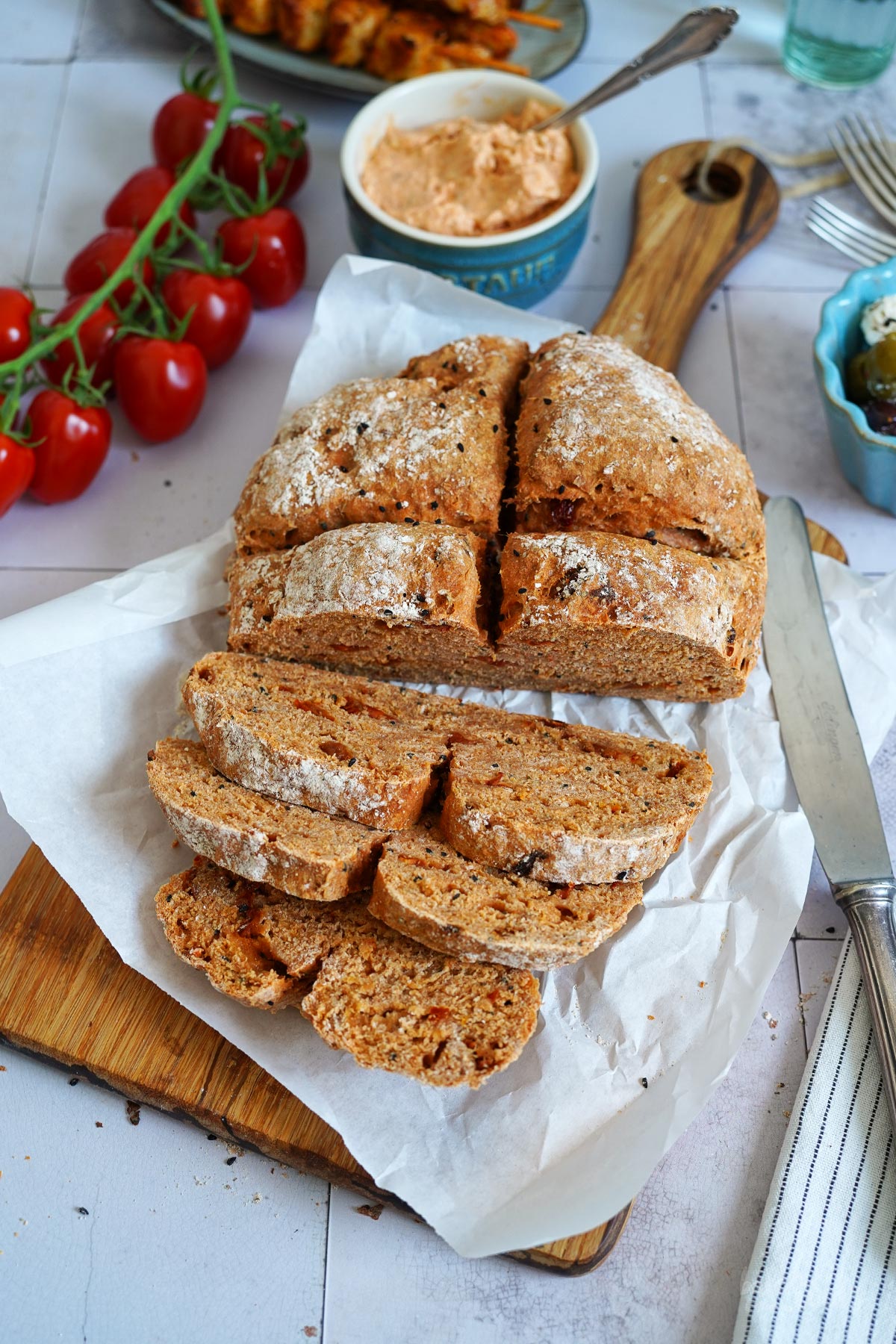 Schnelles Tomaten Soda Bread mit Schwarzkümmel | Bake to the roots