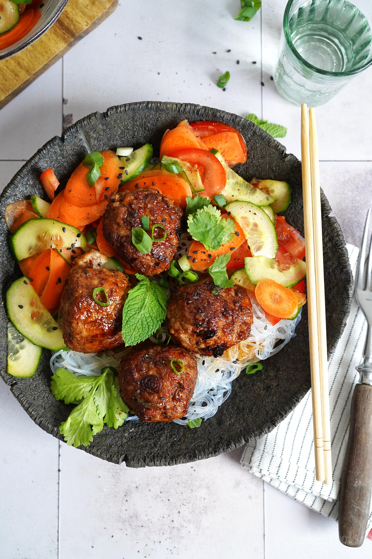 Vermicelli Glasnudelsalat mit Hackbällchen | Bake to the roots