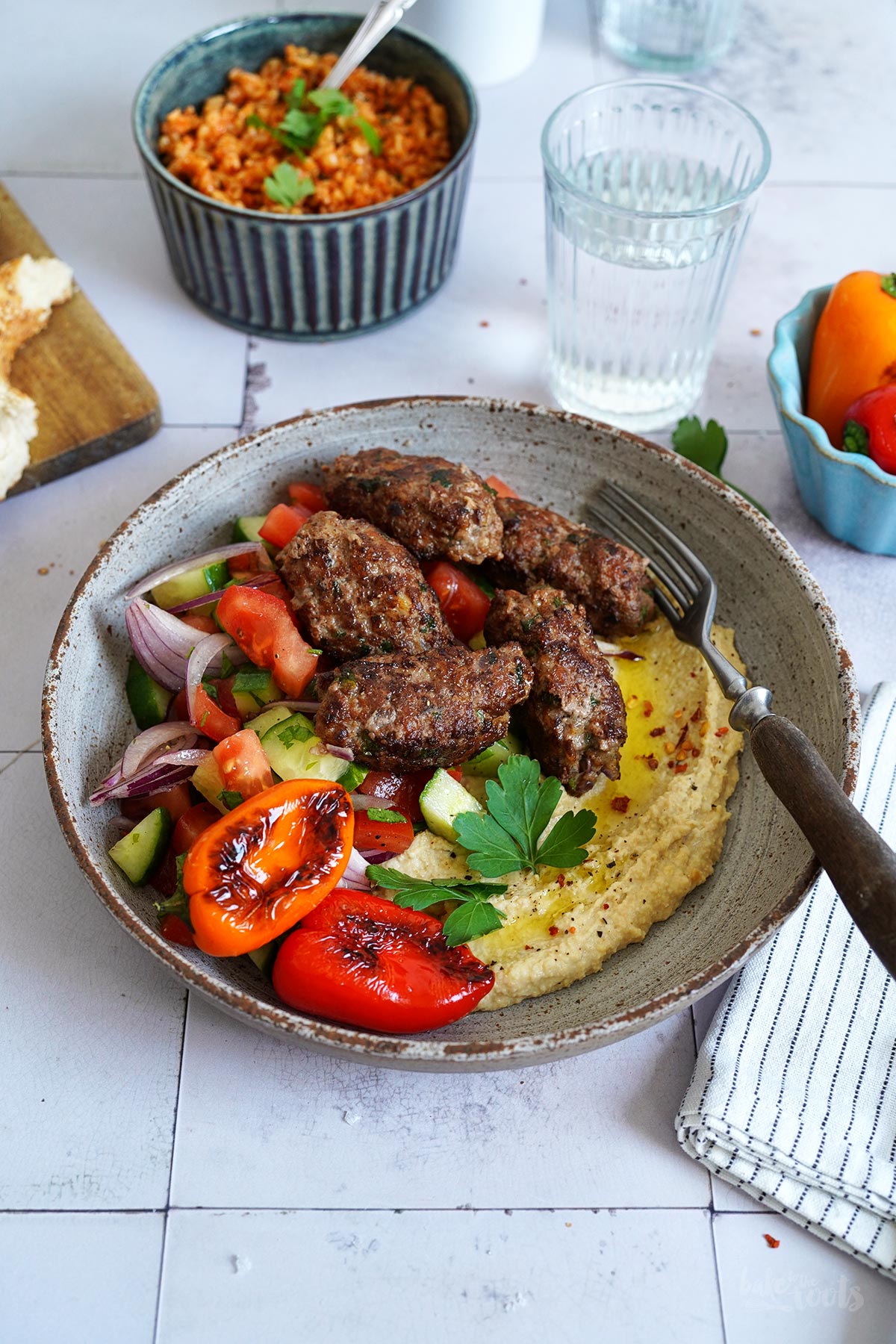 Hummus Bowl mit Köfte | Bake to the roots
