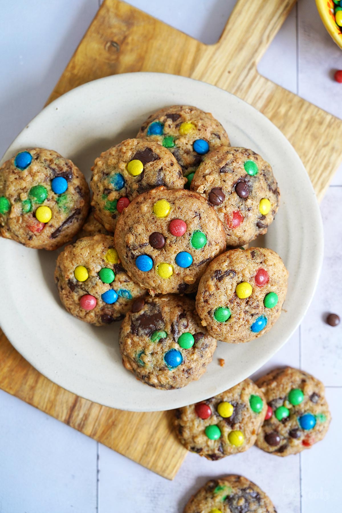 Chocolate Chip Haferflocken Cookies mit Mini M&M's | Bake to the roots