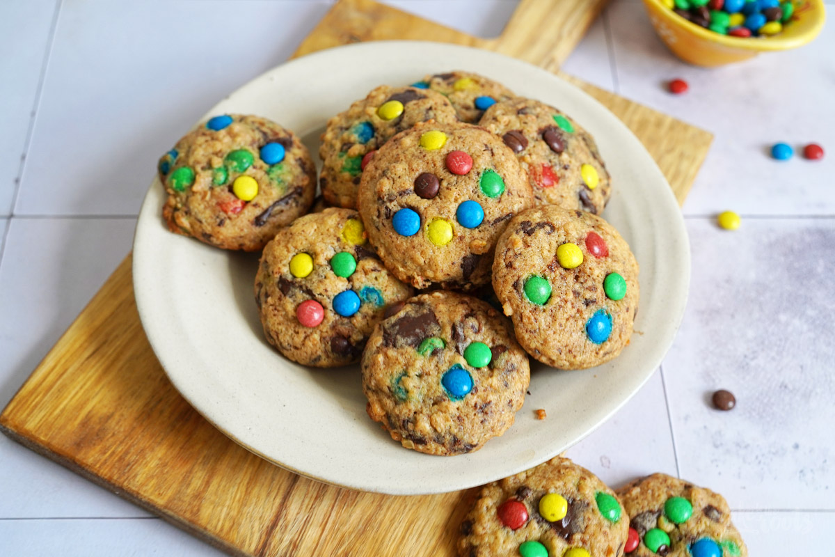Chocolate Chip Haferflocken Cookies mit Mini M&M's | Bake to the roots