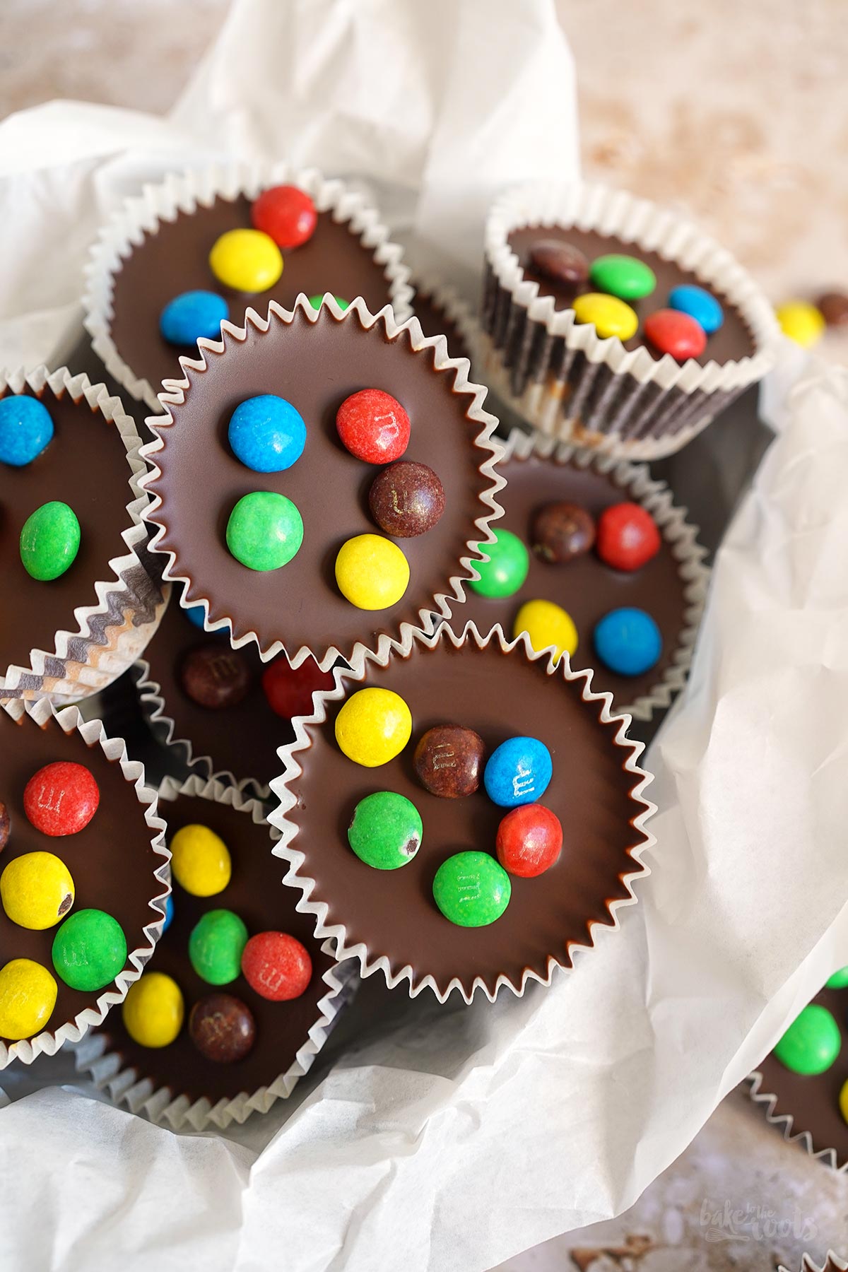 Mini M&M's Cookie Cups mit Dinkelflocken | Bake to the roots