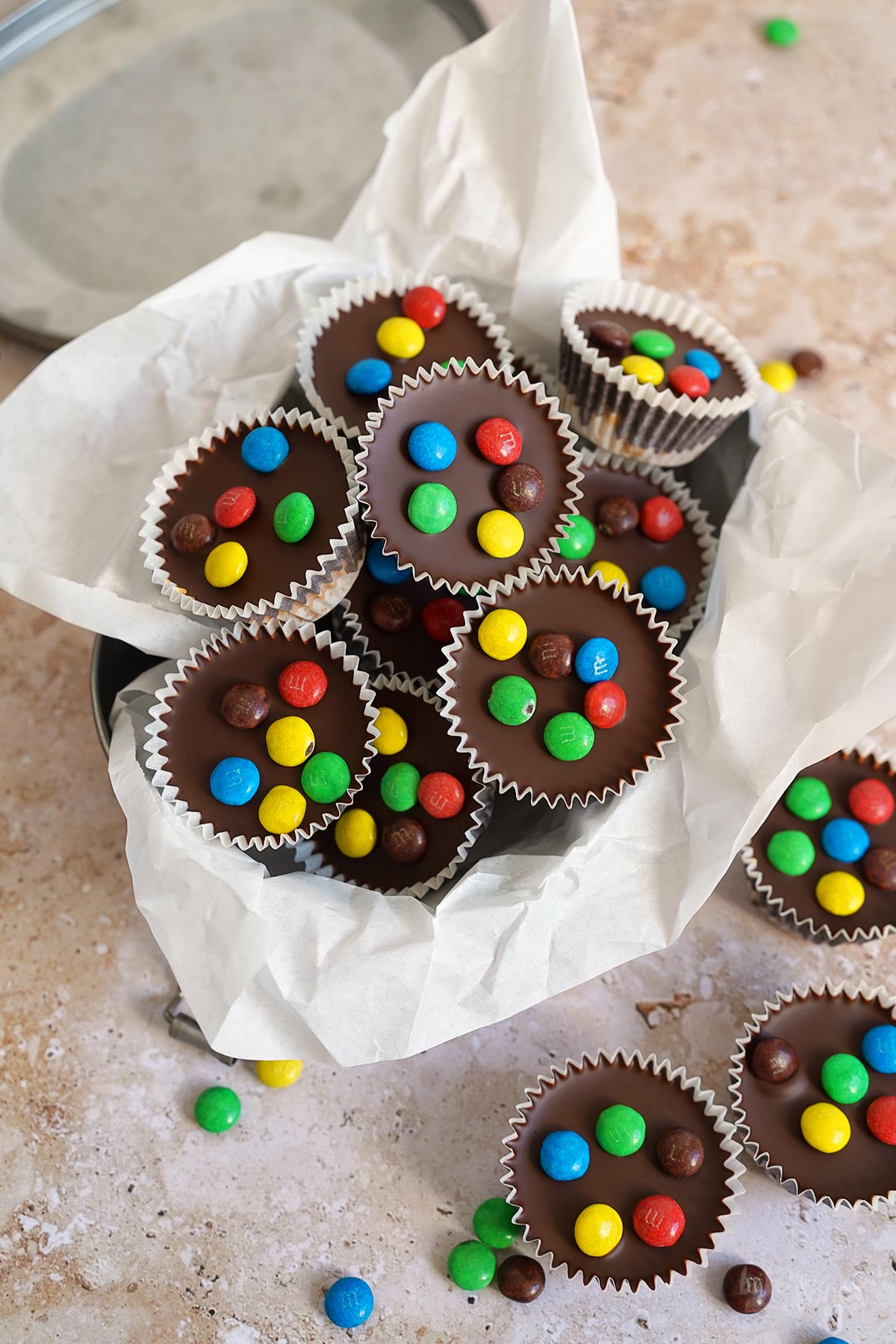 Mini M&M's Cookie Cups mit Dinkelflocken | Bake to the roots