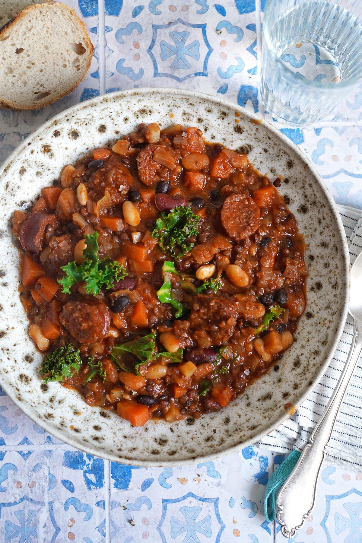 Eintopf mit Bohnen, Linsen & Knackern | Bake to the roots