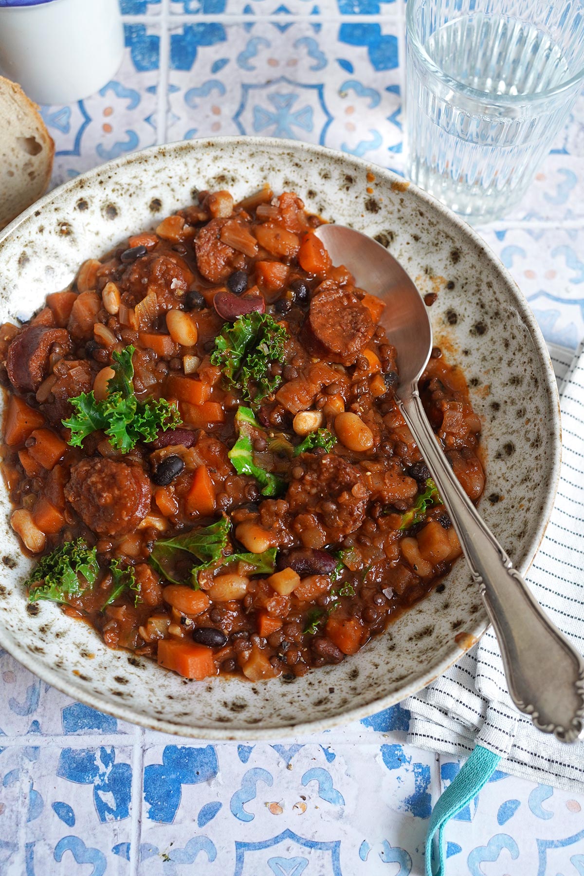 Eintopf mit Bohnen, Linsen & Knackern | Bake to the roots