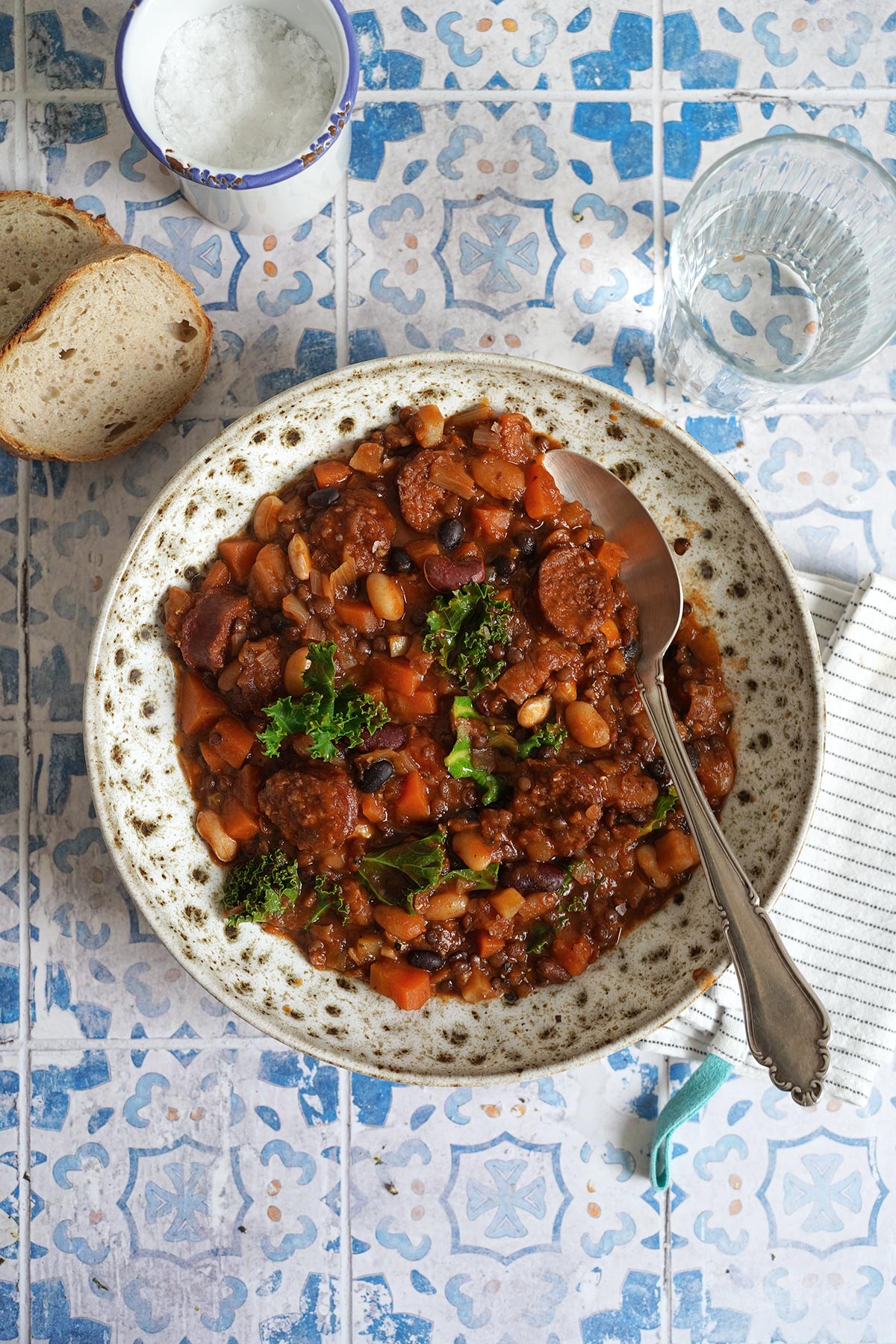 Eintopf mit Bohnen, Linsen & Knackern | Bake to the roots