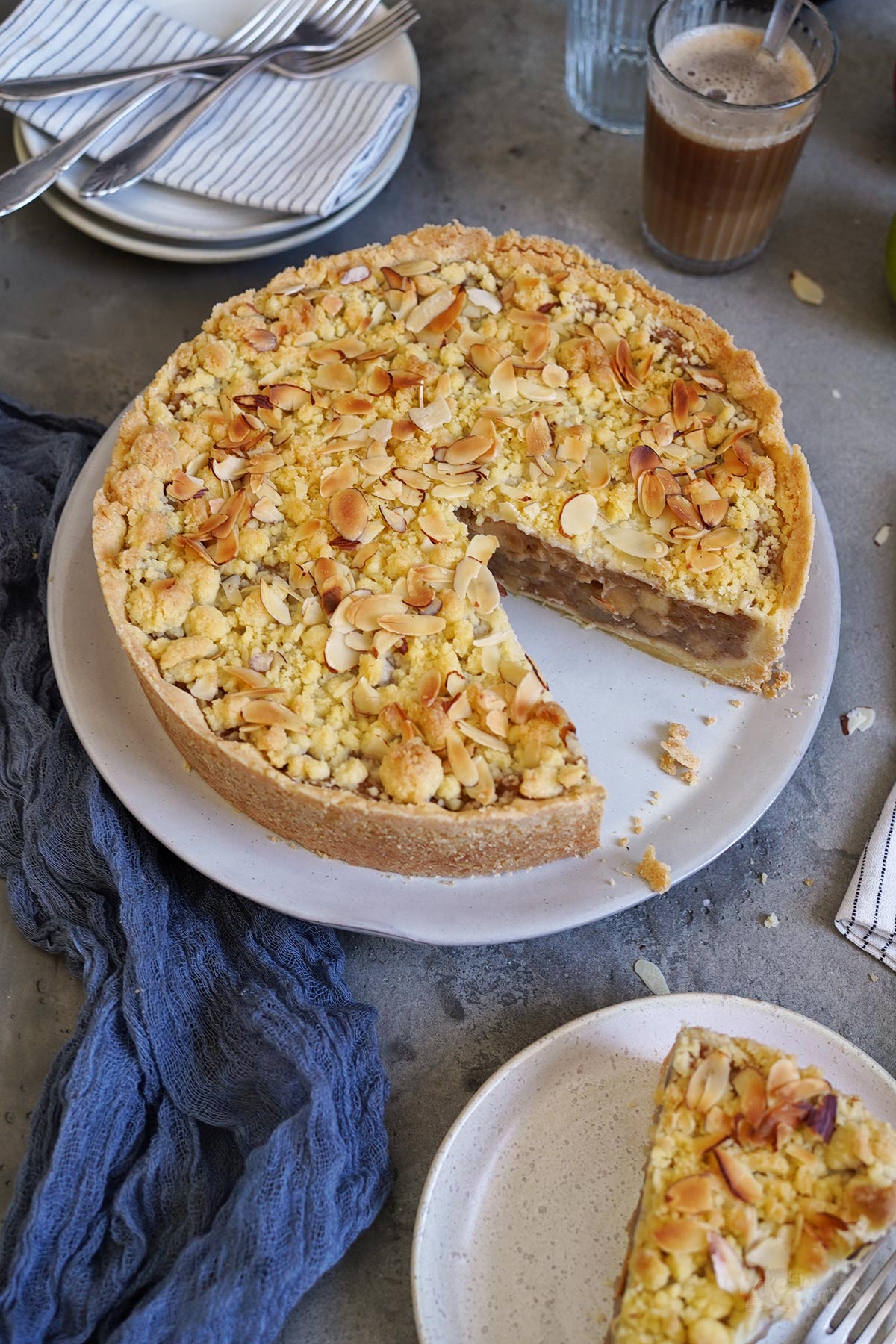 Einfacher Apfelmus Streuselkuchen | Bake to the roots