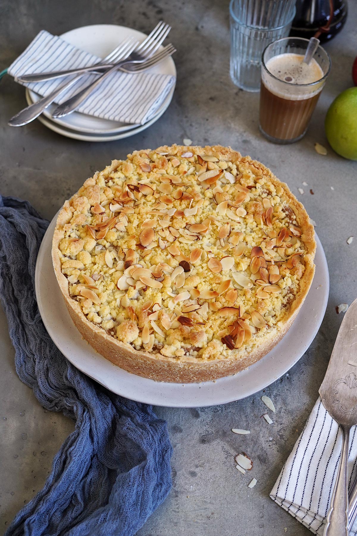 Einfacher Apfelmus Streuselkuchen | Bake to the roots