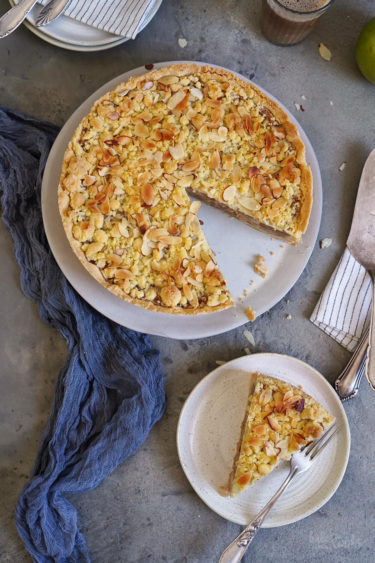 Einfacher Apfelmus Streuselkuchen | Bake to the roots