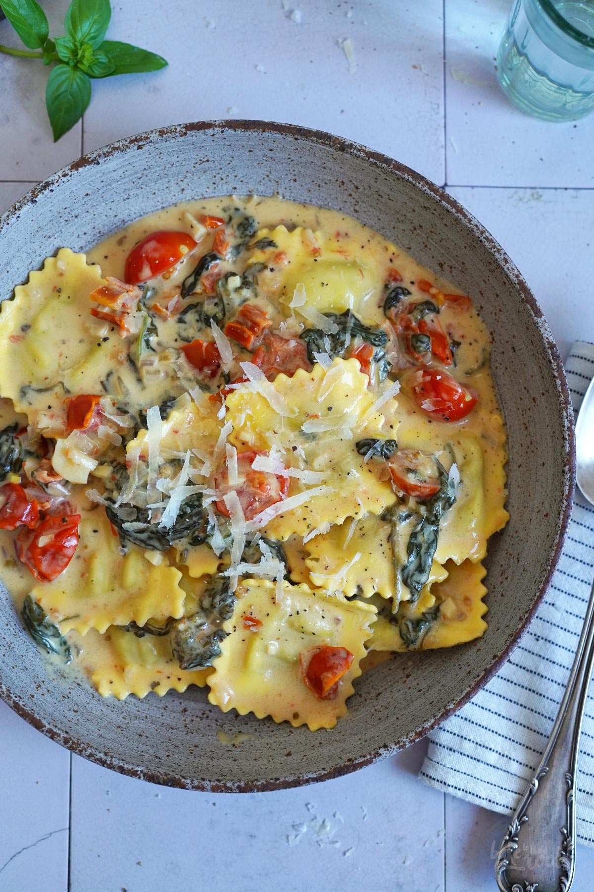 Ravioli mit Tomaten & Spinat | Bake to the roots