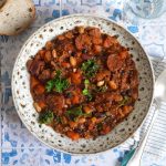 Eintopf mit Bohnen, Linsen & Knackern | Bake to the roots