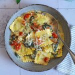 Ravioli mit Tomaten & Spinat | Bake to the roots