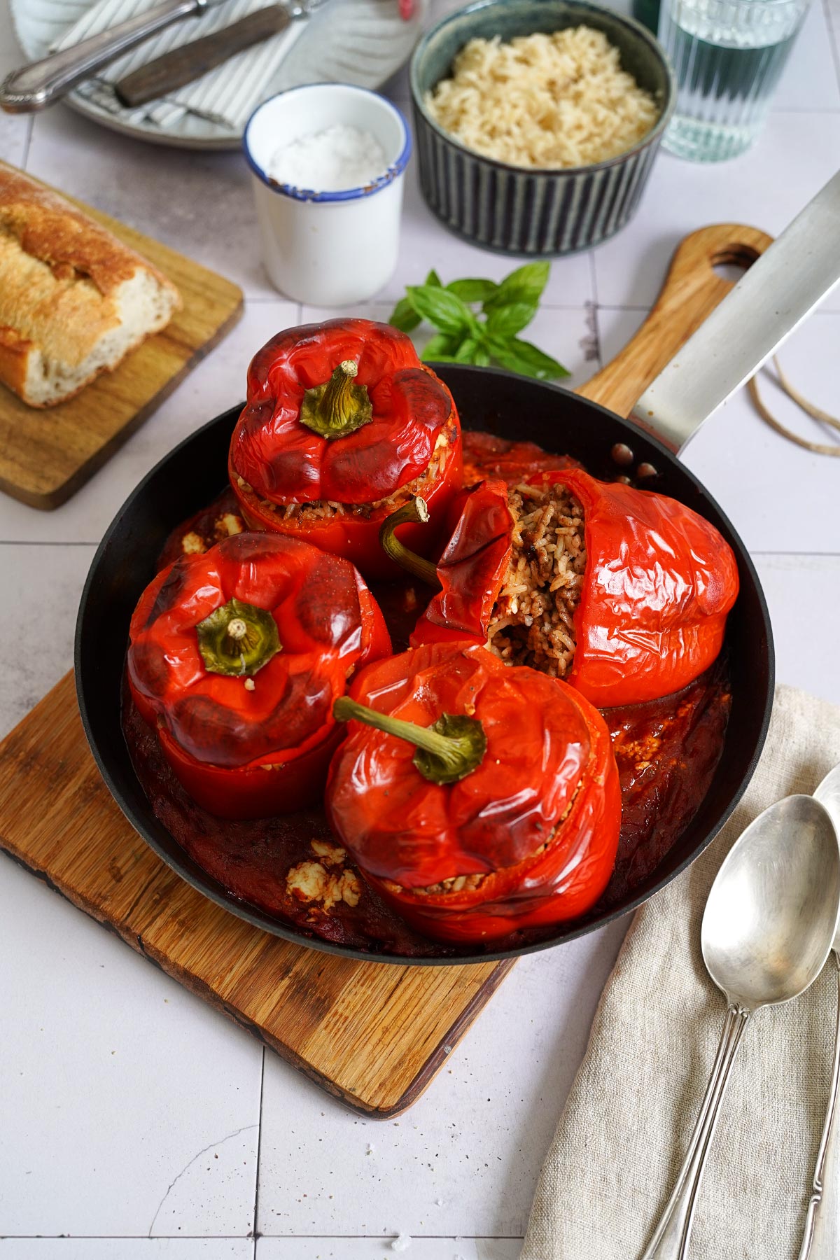 Gefüllte Paprika mit Hack & Reis | Bake to the roots