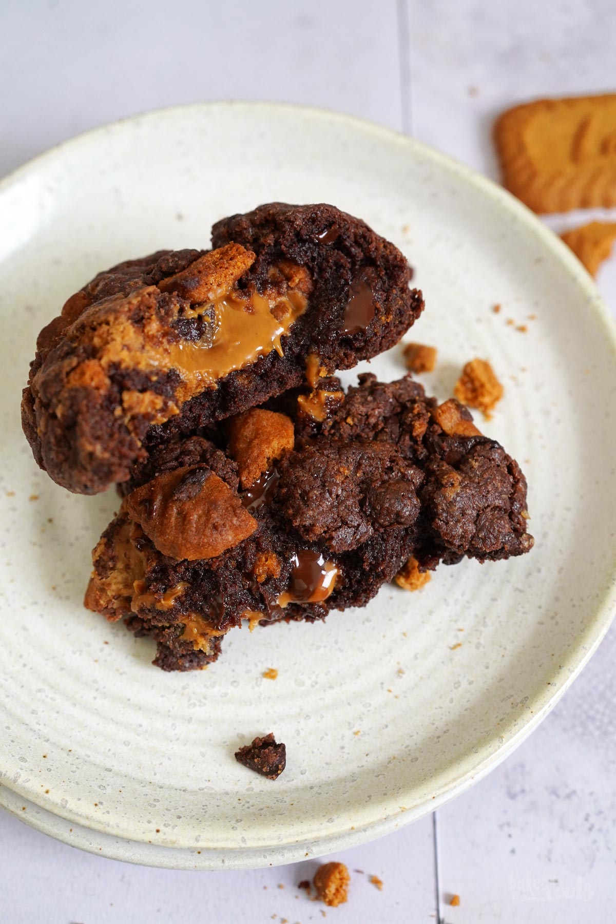 Chunky Biscoff Filled Chocolate Cookies | Bake to the roots