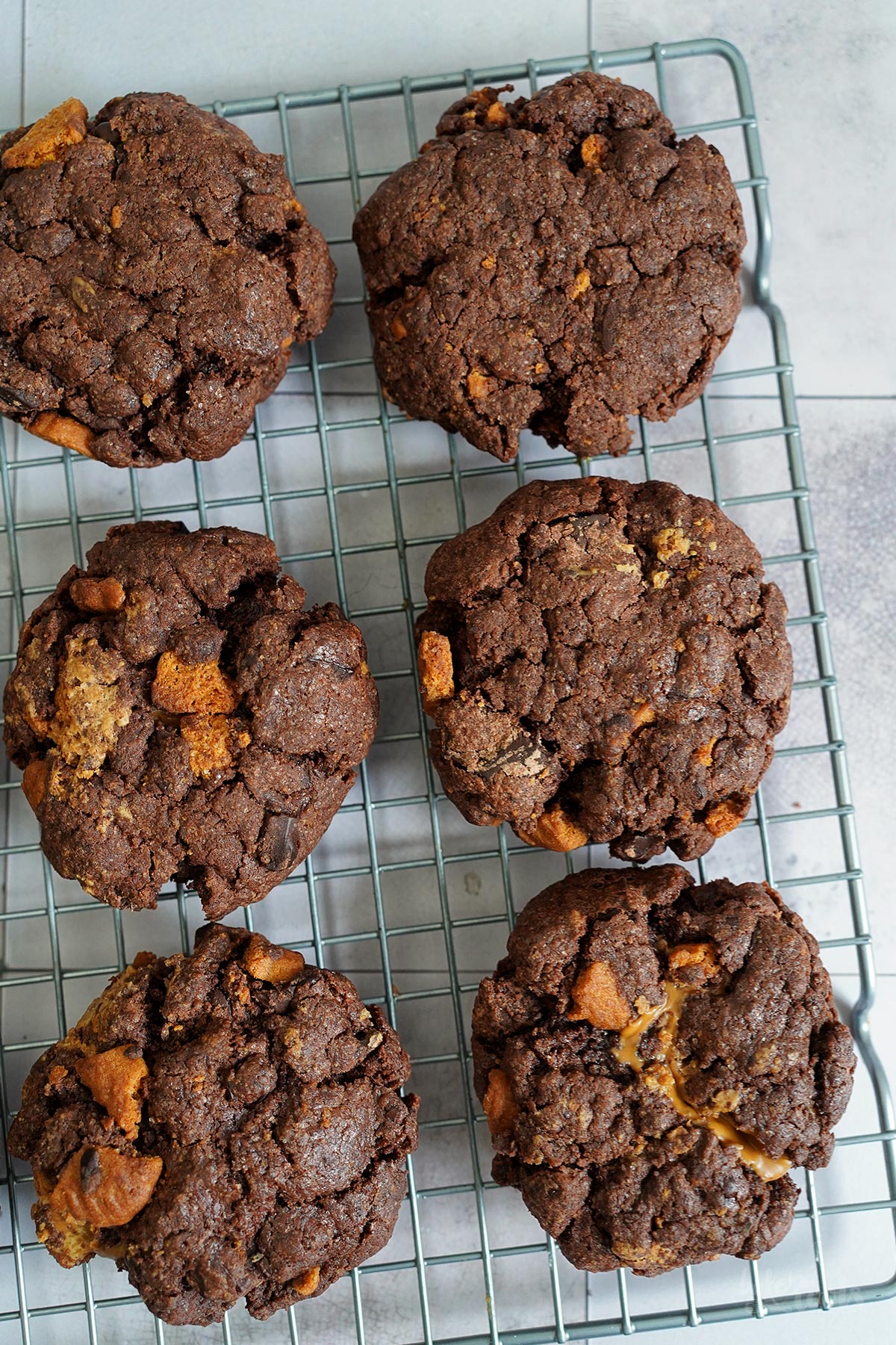 Chunky Biscoff Filled Chocolate Cookies | Bake to the roots