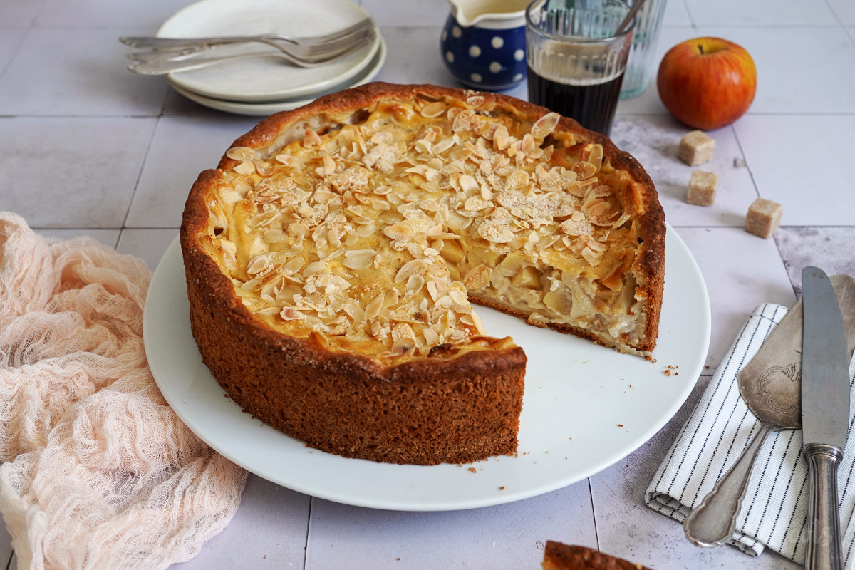 Einfacher Apfelkuchen mit Quark-Öl-Teig | Bake to the roots | Bake to ...