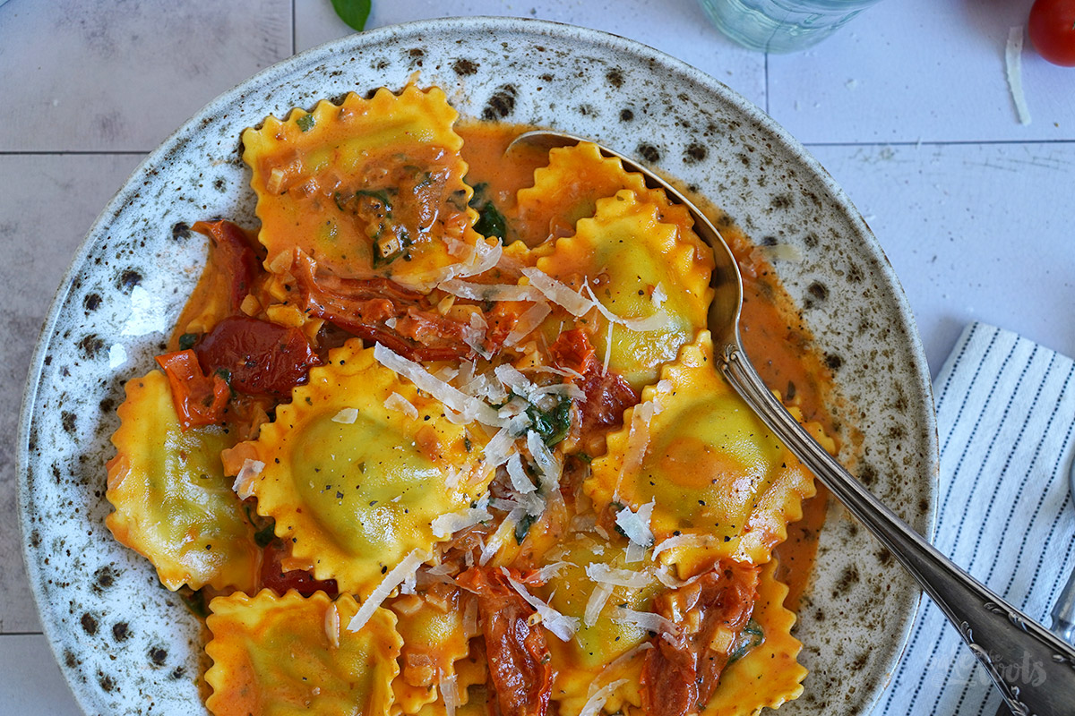 Ravioli alla Vodka mit Spinat | Bake to the roots
