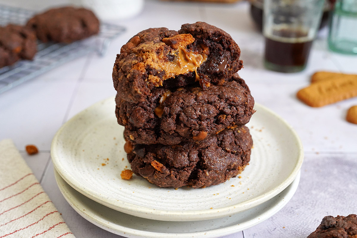 Chunky Biscoff Filled Chocolate Cookies | Bake to the roots