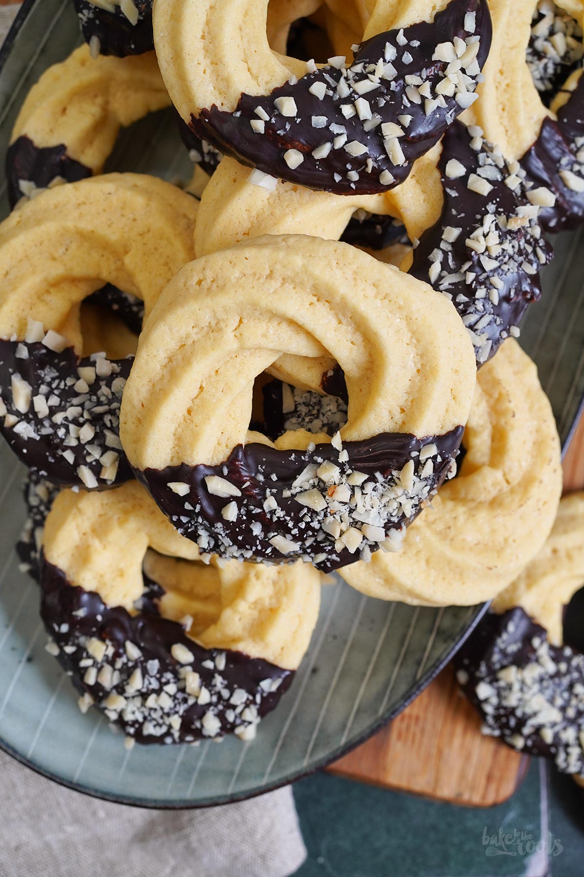 Einfaches Spritzgebäck mit Schokolade | Bake to the roots