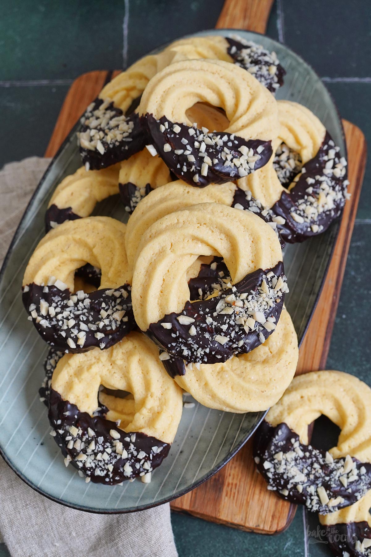 Einfaches Spritzgebäck mit Schokolade | Bake to the roots