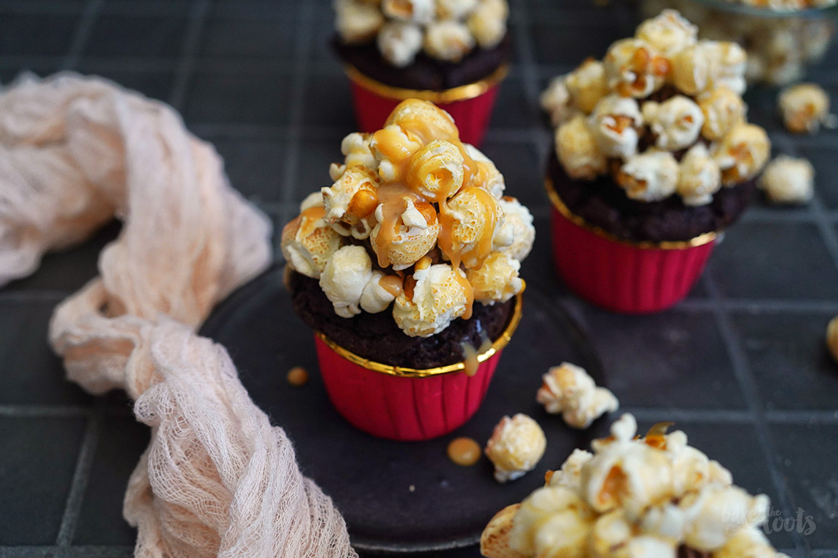 Schokolade Karamell Popcorn Cupcakes | Bake to the roots