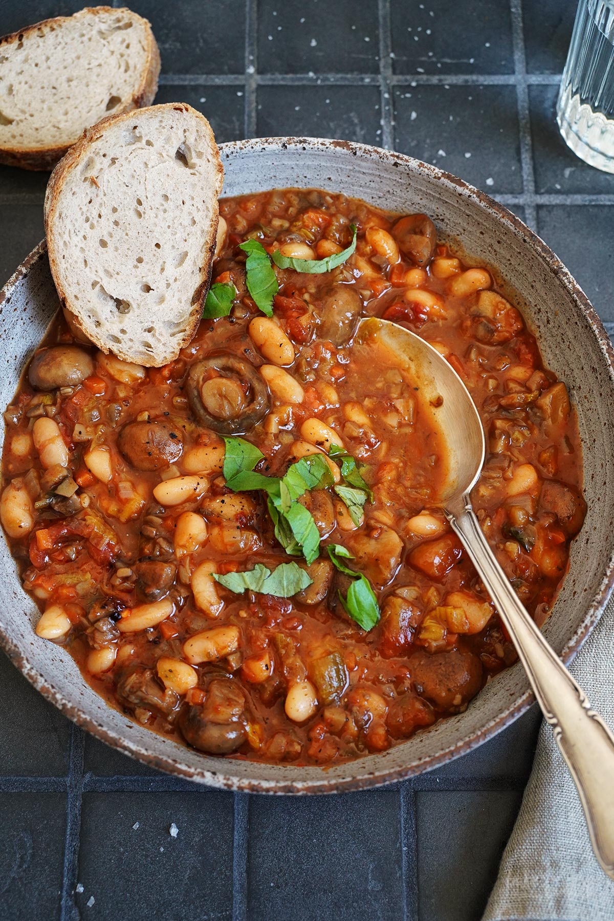 Eintopf mit Pilzen & Bohnen (vegan) | Bake to the roots