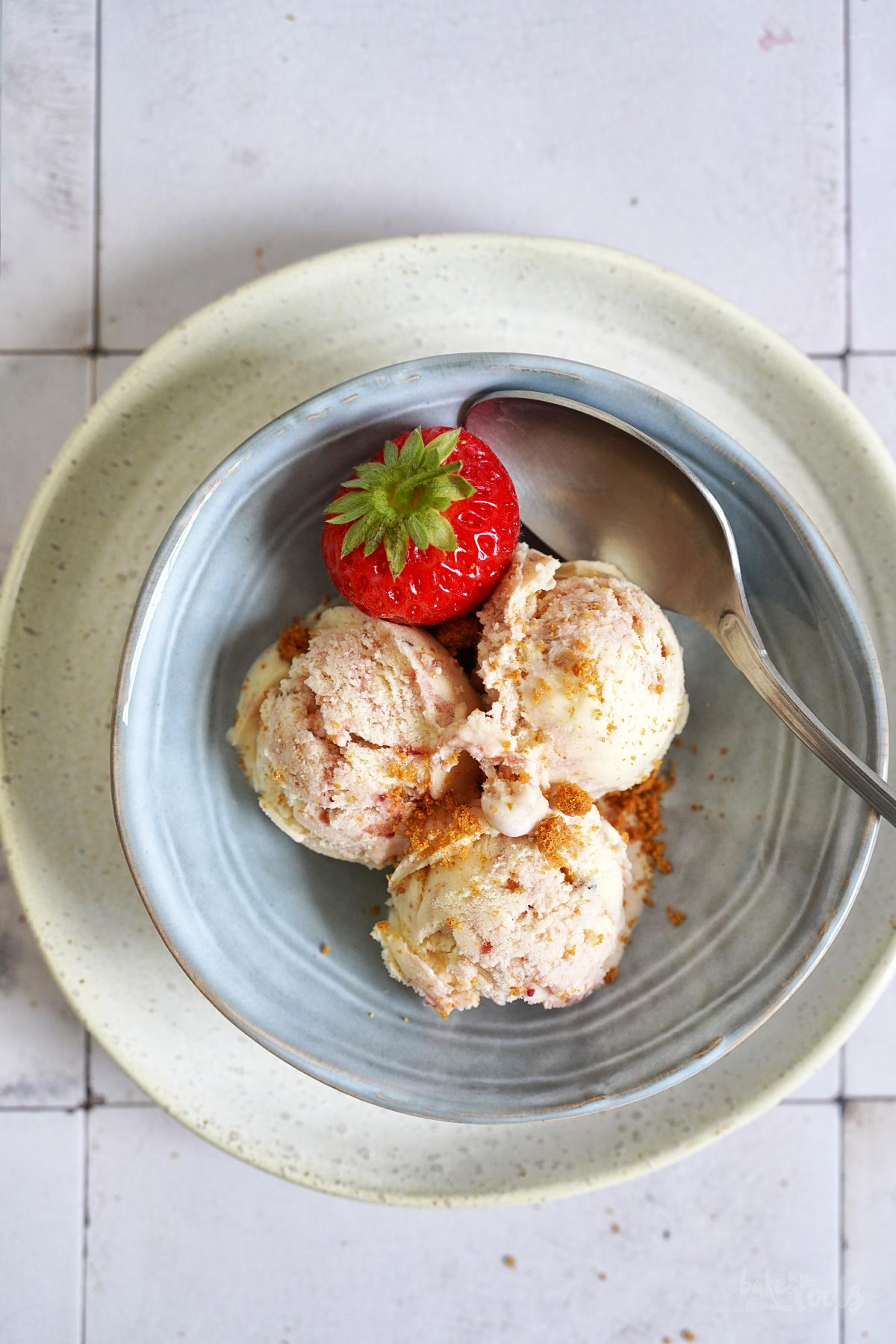 Strawberry (Burnt) Cheesecake Eiscreme | Bake to the roots