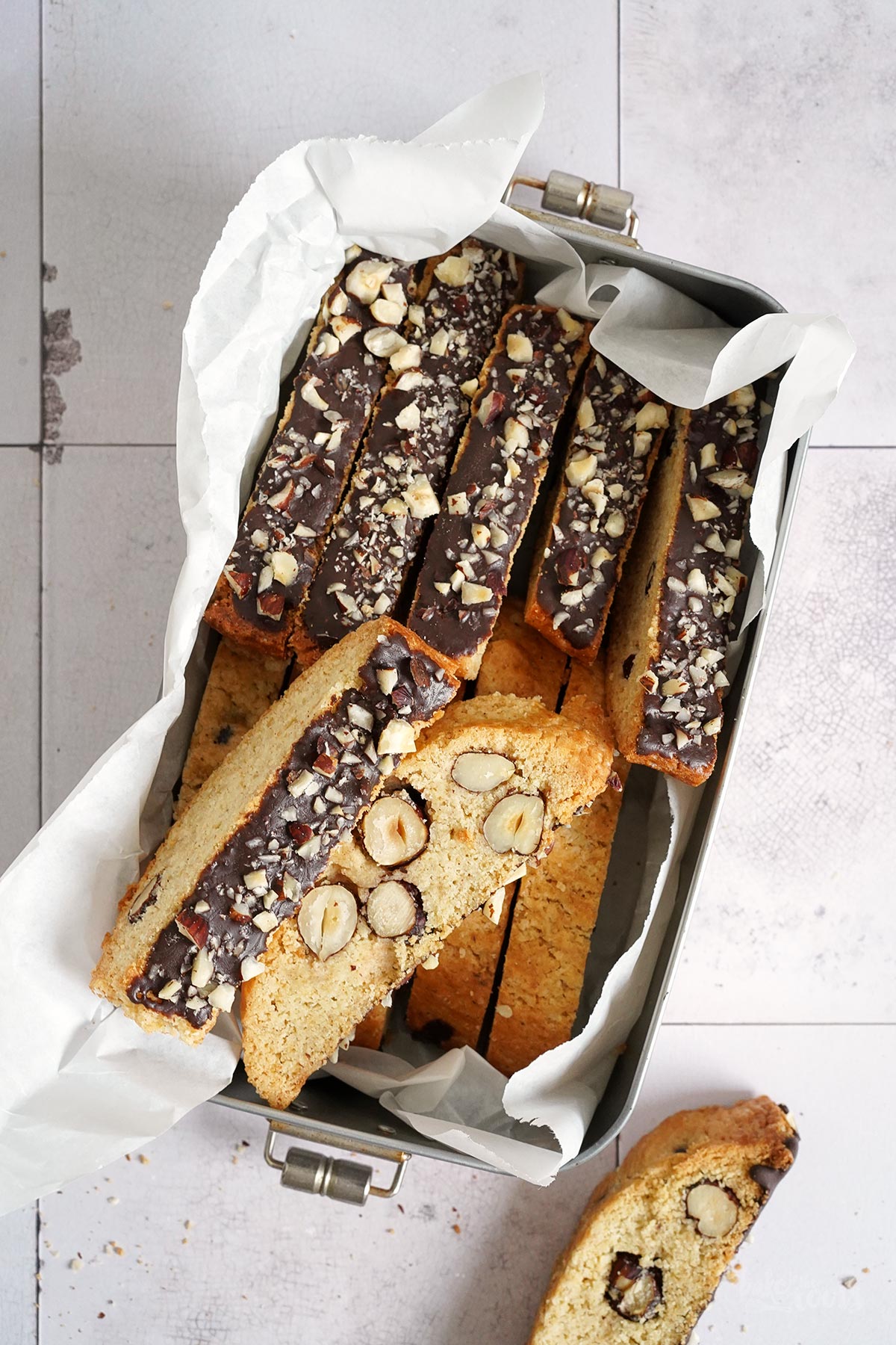 Einfache Haselnuss Biscotti | Bake to the roots